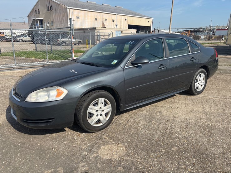 #33-•-2011-chevrolet-impala-image-1