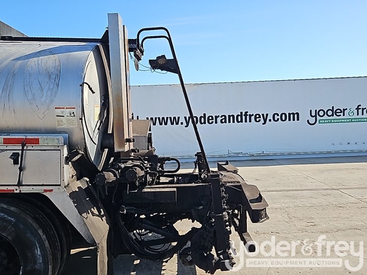 2016-kenworth-t300-image-13