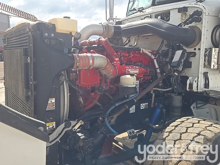 2010-peterbilt-367-image-37