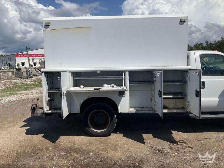 2015-ford-f550-image-26