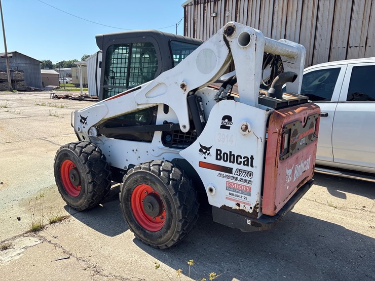 #2-•-2015-bobcat-loader-image-4