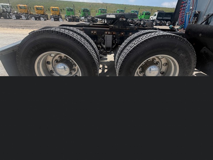 2009-peterbilt-387-image-15