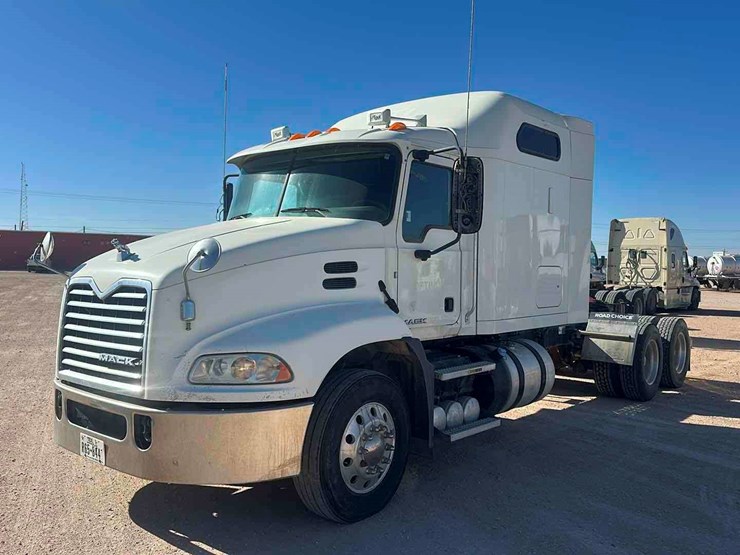 2018-mack-cxu-(pinnacle)-image-1