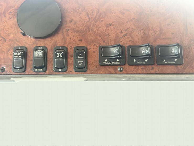 2009-peterbilt-387-image-13
