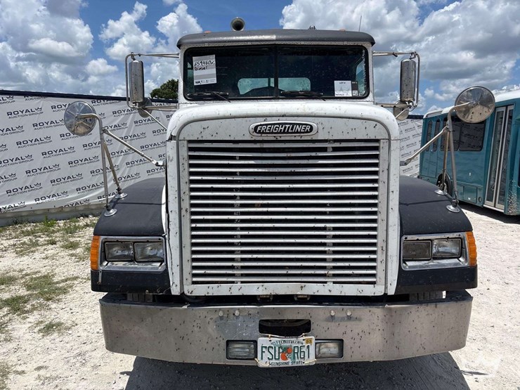 2000-freightliner-fld120-image-27