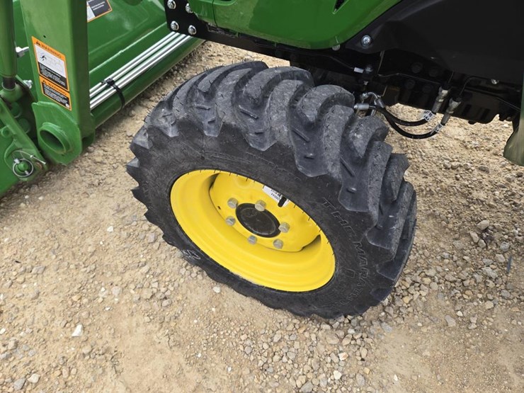 2025-john-deere-3032e-image-14