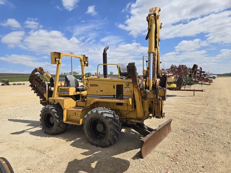 2007-vermeer-v8550a-image-1