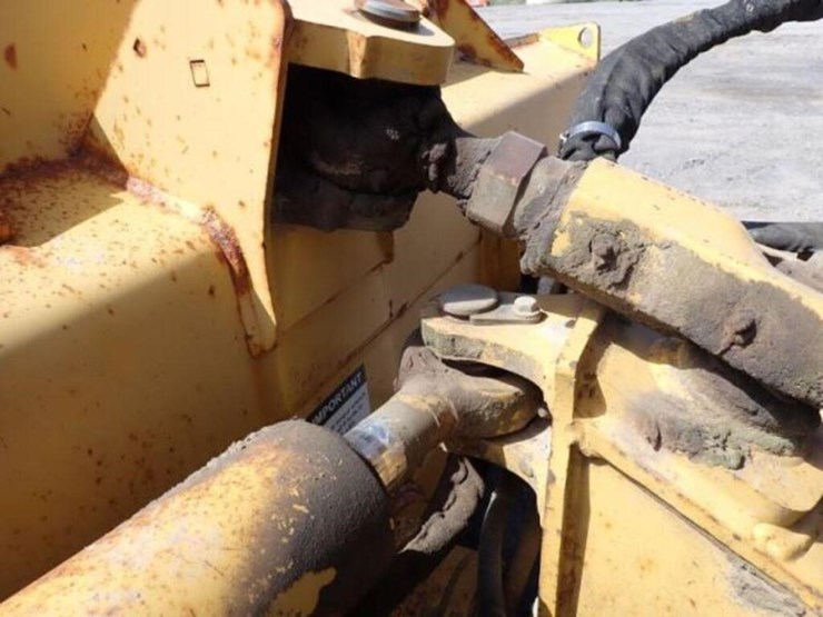 2005-deere-450j-lt-image-23