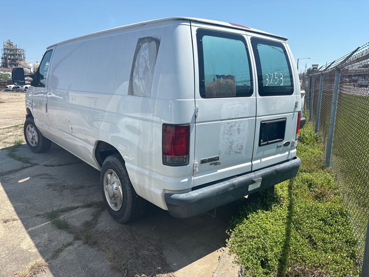 2014-ford-e150-image-4