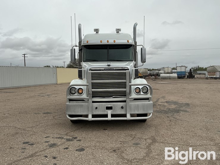 2013-freightliner-coronado-132-image-2
