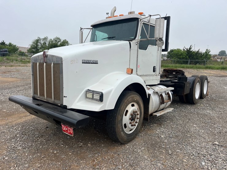 2012-kenworth-t800-image-1