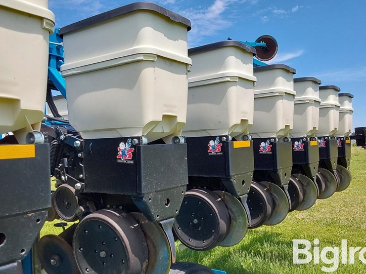 2014-kinze-3600-image-11