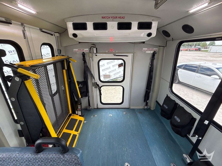 2017-ford-e450-image-15