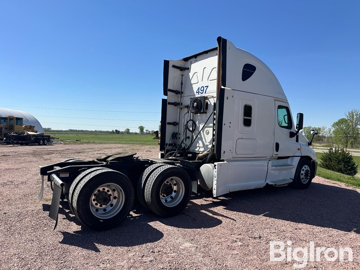 2015-freightliner-cascadia-125-image-5
