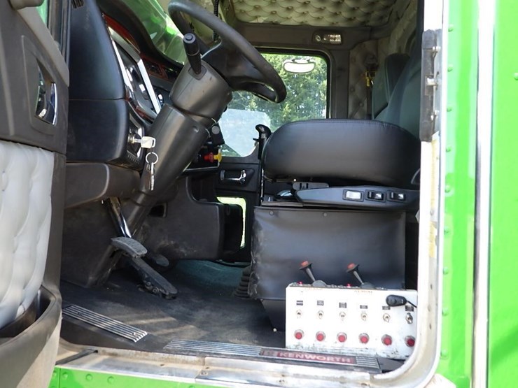 2006-kenworth-t800-image-47