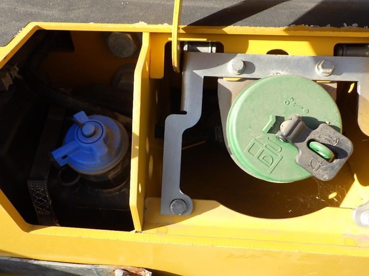 2023-john-deere-544-image-9