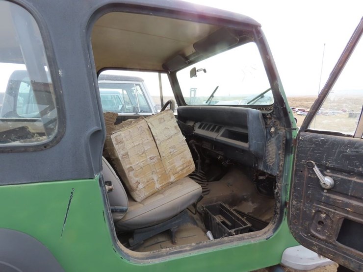 1993-jeep-wrangler-image-8