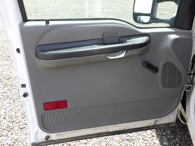 2005-ford-f550-image-36