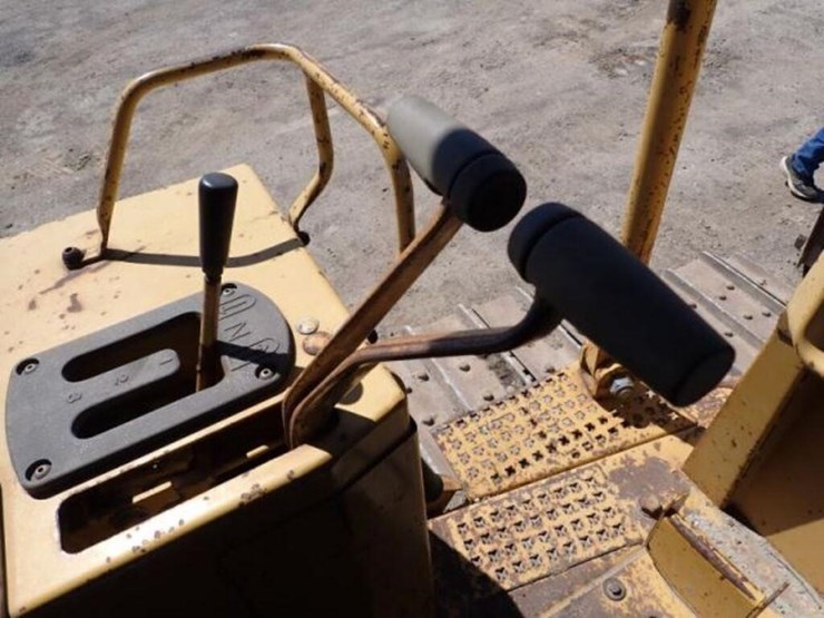 1990-caterpillar-d4h-image-17