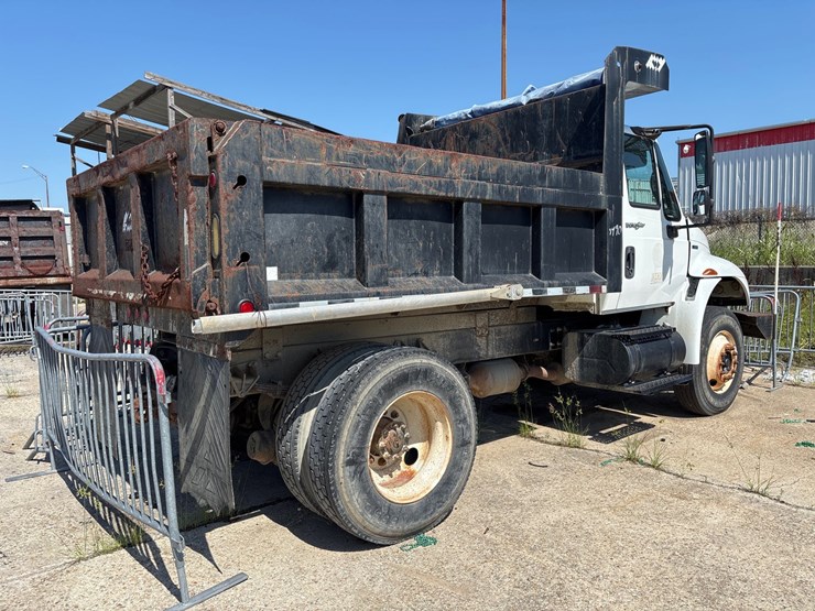 2011-international-durastar-4300-image-3