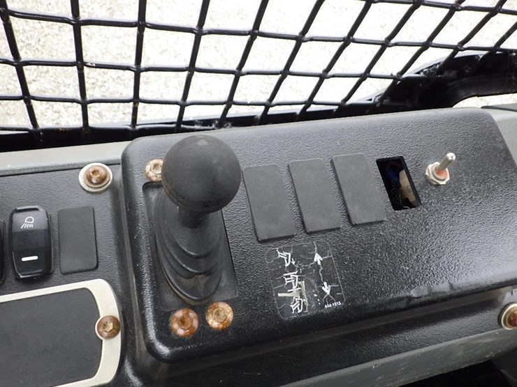 2015-caterpillar-d4k2-lgp-image-34