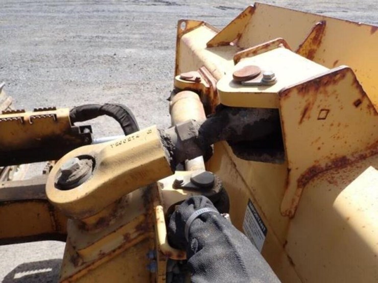 2005-deere-450j-lt-image-30
