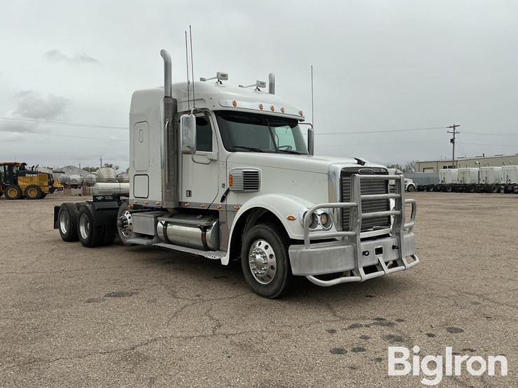 2013-freightliner-coronado-132-image-3