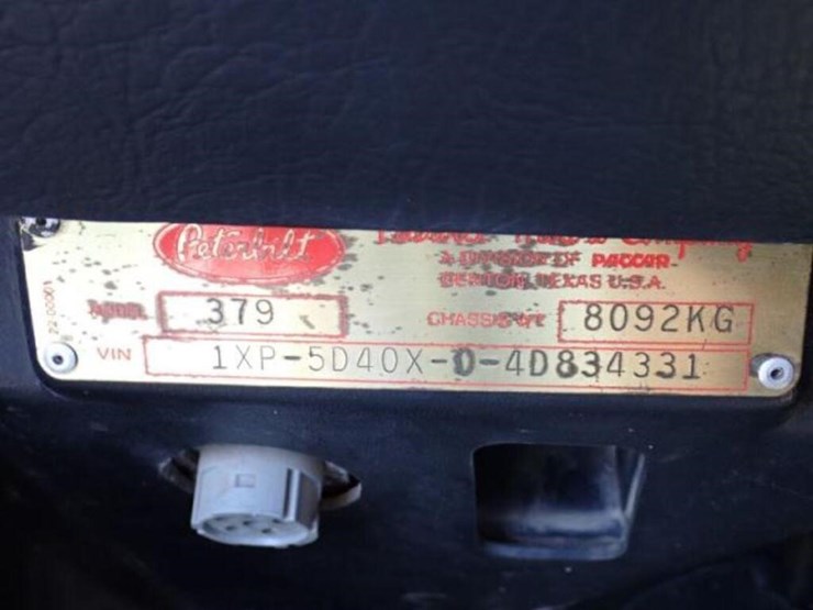 2004-peterbilt-379-image-12