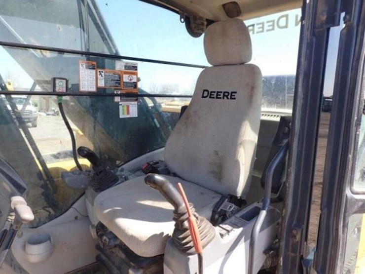 2017-deere-250g-lc-image-18