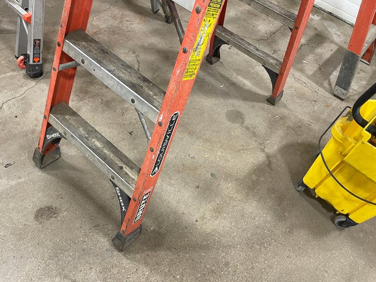 #4587-•-louisville-fiberglass-step-ladder-image-5
