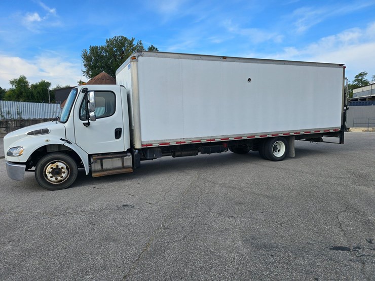 2014-freightliner-m2-106-image-7