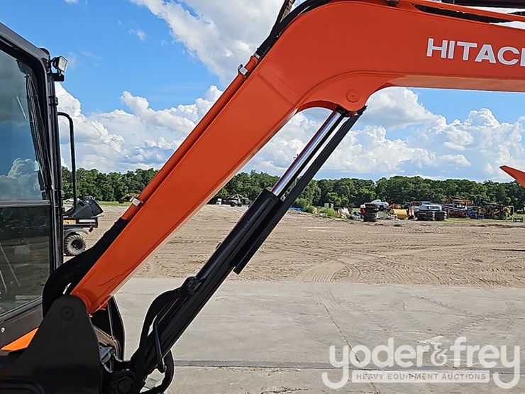 hitachi-zx55u-5a-image-15