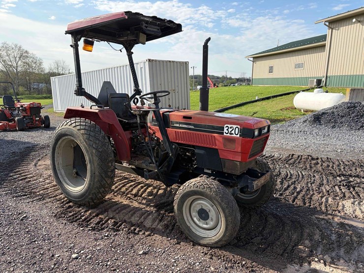 case-245-compact-tractor-image-3