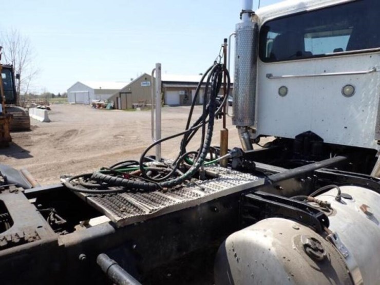 2004-peterbilt-379-image-61