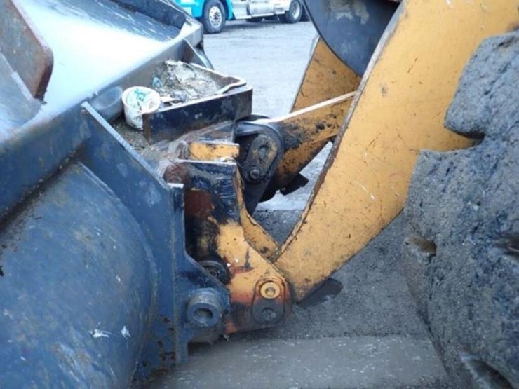 2009-case-621e-image-22