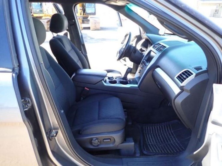 2014-ford-explorer-xlt-image-26