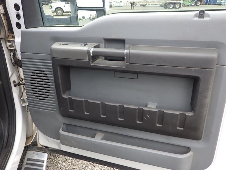 2011-ford-f550-image-26