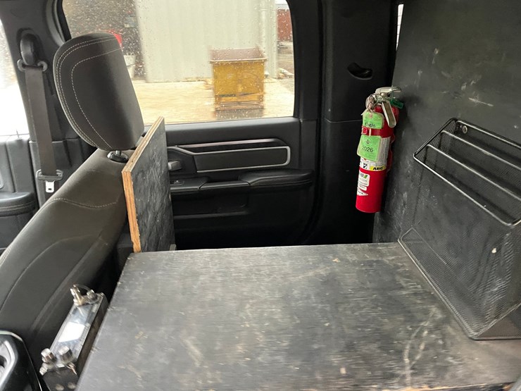 2019-dodge-ram-3500-image-37