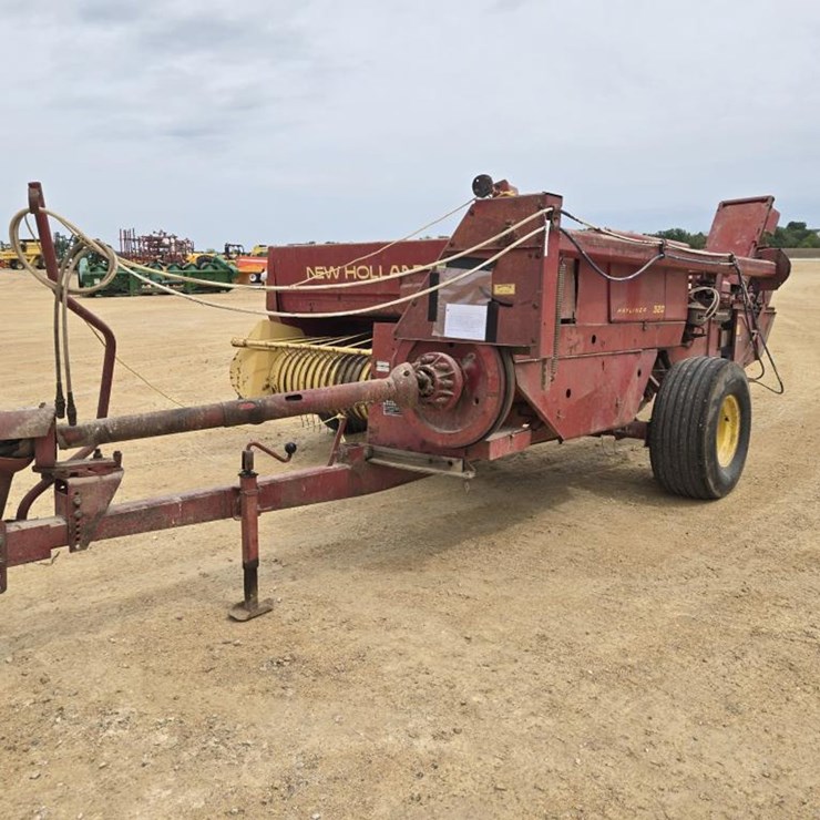 NEW HOLLAND 320