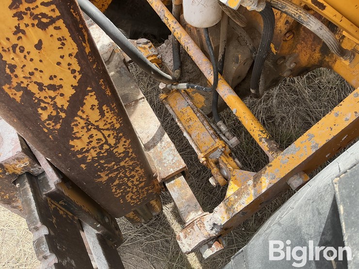 john-deere-380-image-17