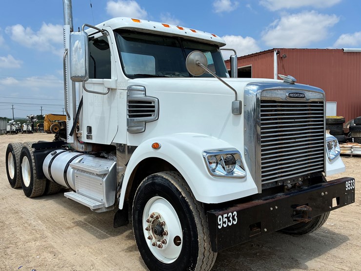 2015-freightliner-coronado-122-sd-image-8