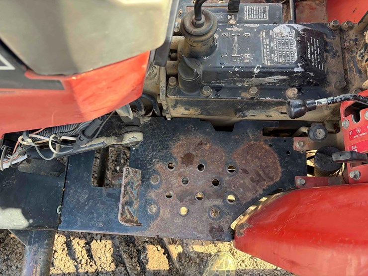 case-245-compact-tractor-image-10