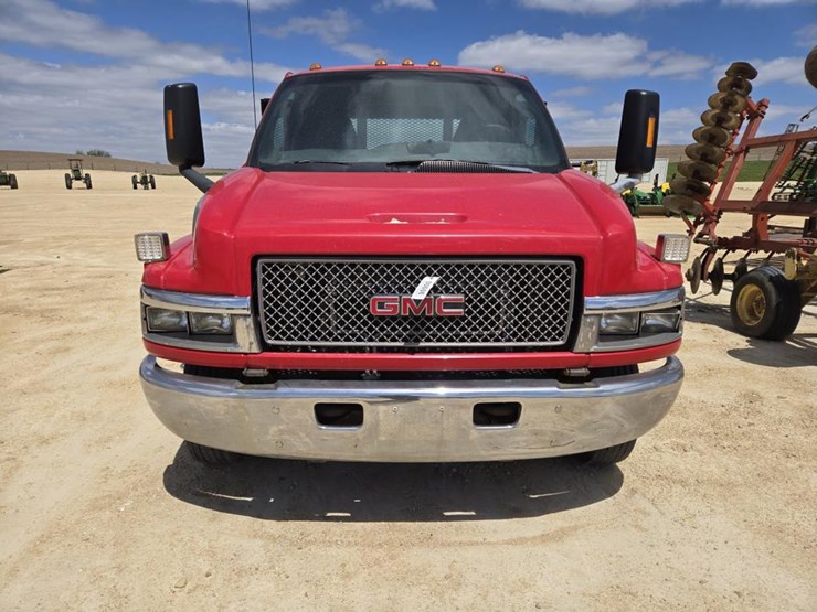 2003-gmc-5500-image-2