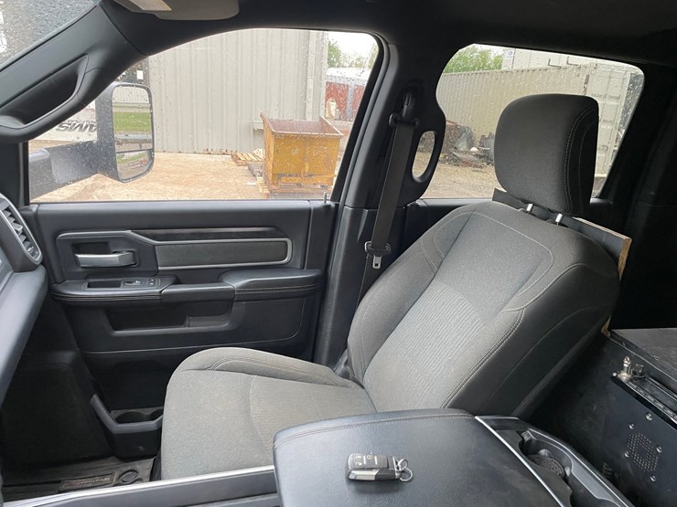 2019-dodge-ram-3500-image-43