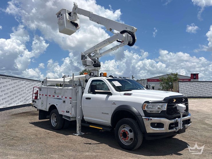 2021-ram-5500-chassis-4x4-altec-at37g-37ft.-bucket-truck-image-3