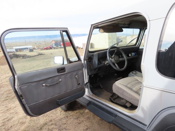 1989-jeep-laredo-4x4-image-11