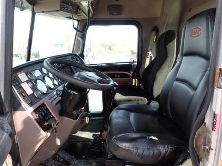 2013-peterbilt-367-image-24