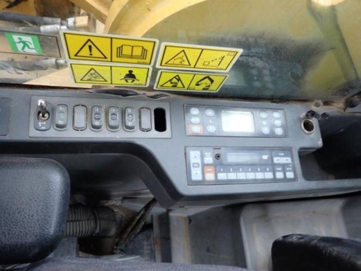 2015-caterpillar-349fl-image-14