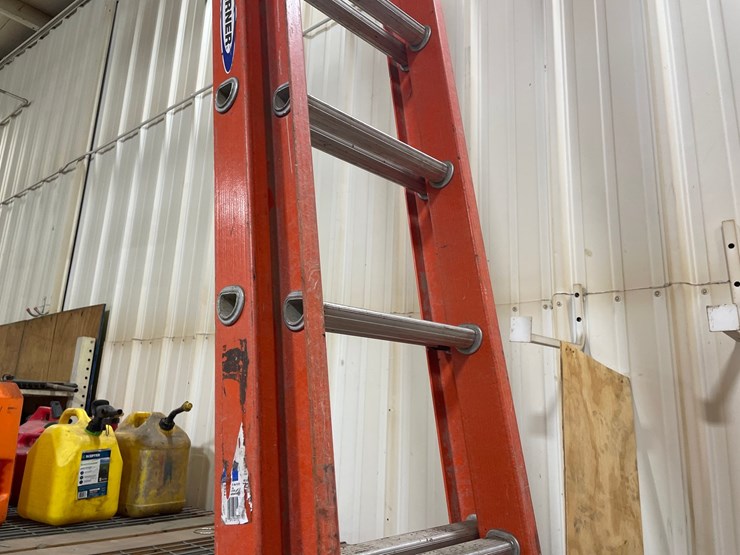 #4581-•-werner-fiberglass-extension-ladder-image-4