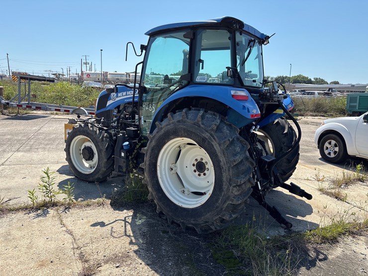 #24-•-new-holland-tractor-image-3